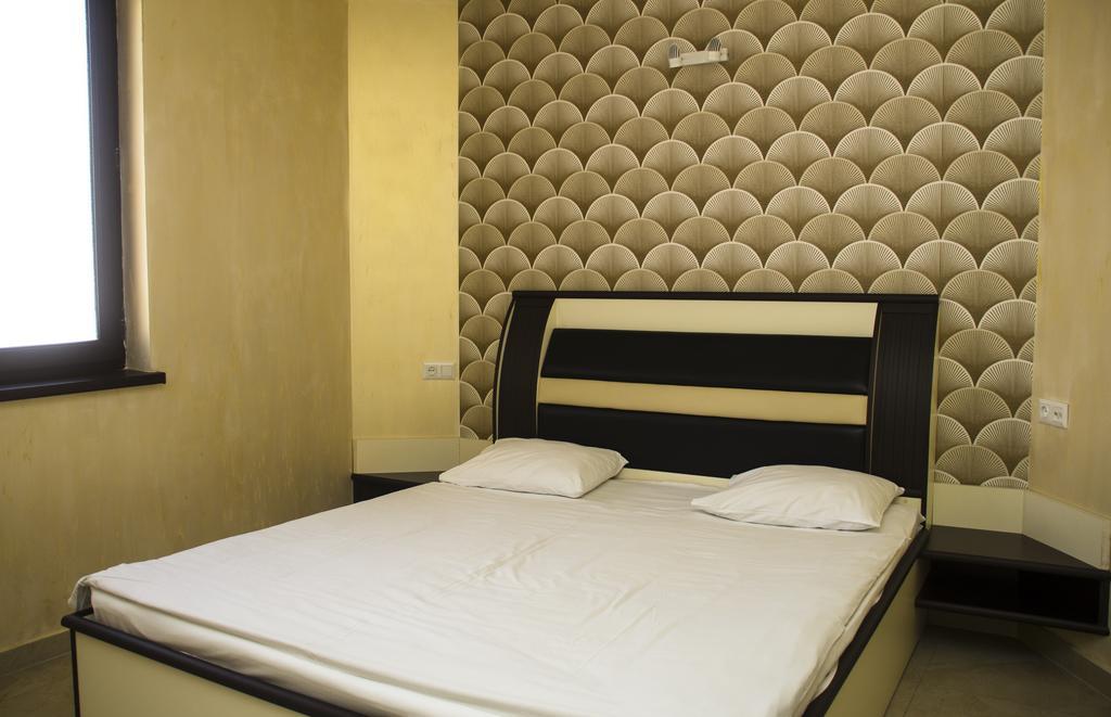 Mirage Hotel Yerevan Exterior photo