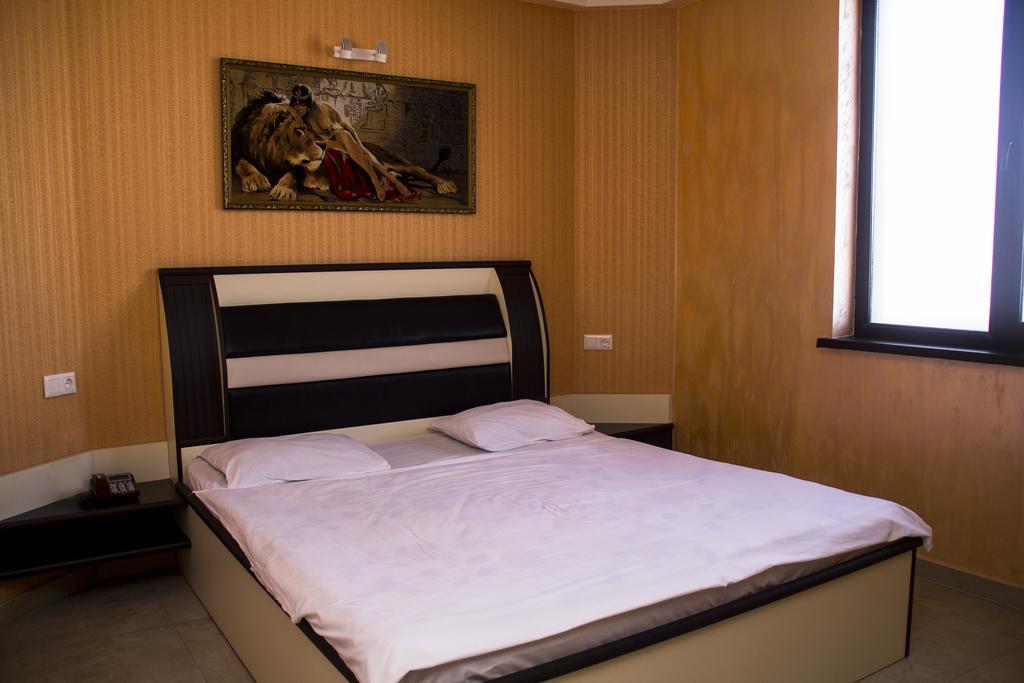 Mirage Hotel Yerevan Exterior photo