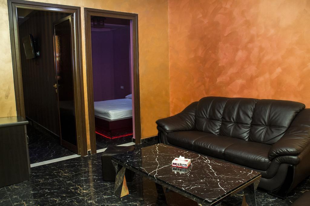 Mirage Hotel Yerevan Exterior photo